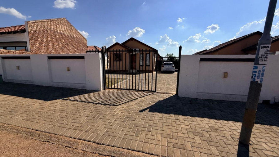 2 Bedroom Property for Sale in Mabopane Unit X North West